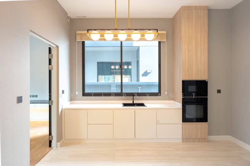 The Gentry Pattanakarn, Bangkok, Pattanakarn Road, Suan Luang, Bangkok, 5 Bedrooms, 553 sqm, Single Detached House For Rent, by Kay Tippayanet, 500495599 - DDproperty.com