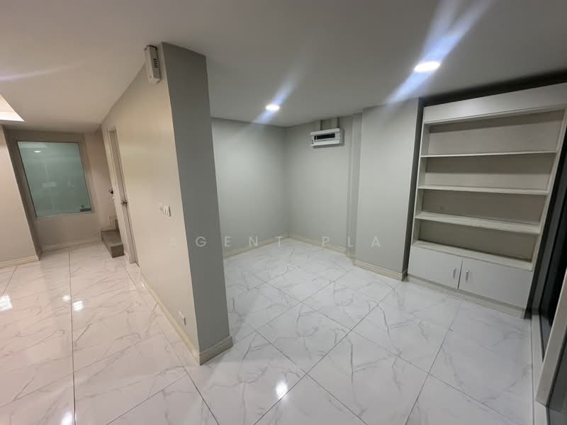 Newly Renovated House for Rent, Ladprao 80, Suitable for Home Office/Company Registration (SPSAD4130, Bangkok, Wang Thonglang, Bangkok, 3 Bedrooms, 350 sqm, Single Detached House For Rent, by Agent Pla, 500495631 - DDproperty.com