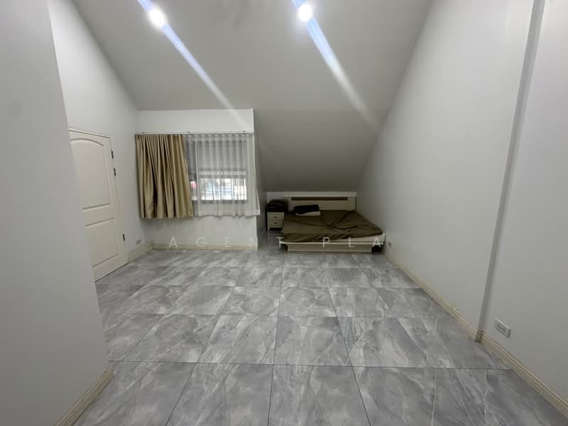 Newly Renovated House for Rent, Ladprao 80, Suitable for Home Office/Company Registration (SPSAD4130, Bangkok, Wang Thonglang, Bangkok, 3 Bedrooms, 350 sqm, Single Detached House For Rent, by Agent Pla, 500495631 - DDproperty.com