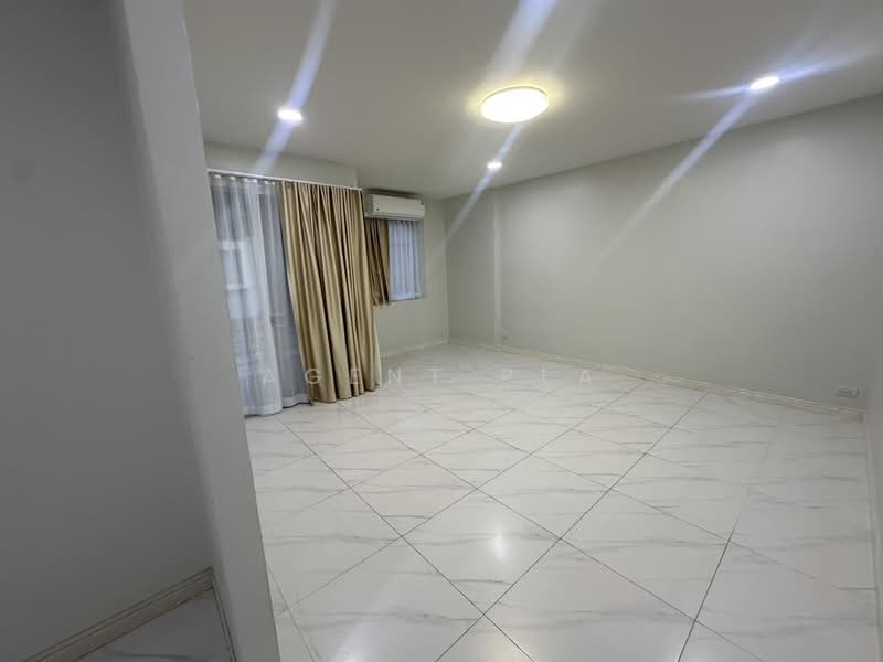 Newly Renovated House for Rent, Ladprao 80, Suitable for Home Office/Company Registration (SPSAD4130, Bangkok, Wang Thonglang, Bangkok, 3 Bedrooms, 350 sqm, Single Detached House For Rent, by Agent Pla, 500495631 - DDproperty.com