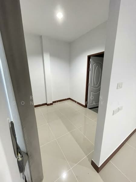 4-BR Semi-detached House, Bangkok, Nong Chok, Bangkok, 4 Bedrooms, 172 sqm, Semi-Detached House (Twin House) For Rent, by Ratchanon Songthammakul, 500495639 - DDproperty.com