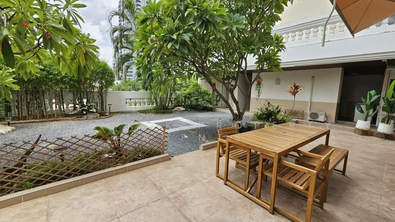 Charan Tower Residences by Aspira, Bangkok, 19 Soi Sukhumvit 43, Khlong Tan Nua, Watthana, Bangkok, 3 Bedrooms, 1,300 sqm, Condo For Rent, by BANGKOK PROPERTY AGENTS, 500495655 - DDproperty.com