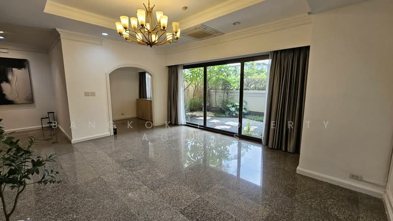 Charan Tower Residences by Aspira, Bangkok, 19 Soi Sukhumvit 43, Khlong Tan Nua, Watthana, Bangkok, 3 Bedrooms, 1,300 sqm, Condo For Rent, by BANGKOK PROPERTY AGENTS, 500495655 - DDproperty.com