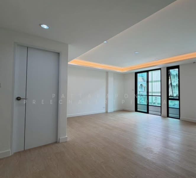 4-BR Townhouse, Bangkok, Bang Chak, Phra Khanong, Bangkok, 4 Bedrooms, 272 sqm, Townhouse For Sale, by Pattarapon Preechalertpiriya, 500495771 - DDproperty.com
