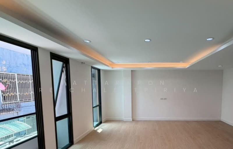 4-BR Townhouse, Bangkok, Bang Chak, Phra Khanong, Bangkok, 4 Bedrooms, 272 sqm, Townhouse For Sale, by Pattarapon Preechalertpiriya, 500495771 - DDproperty.com
