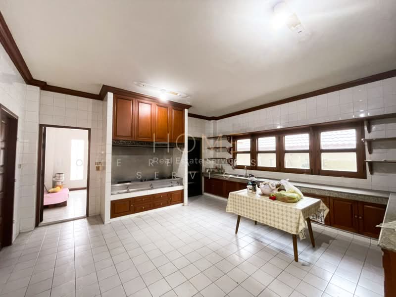 Worabun Onnut 44, Bangkok, Bang Chak, Phra Khanong, Bangkok, 8 Bedrooms, 1,000 sqm, Single Detached House For Sale, by HOME Real Estate Service, 500495803 - DDproperty.com