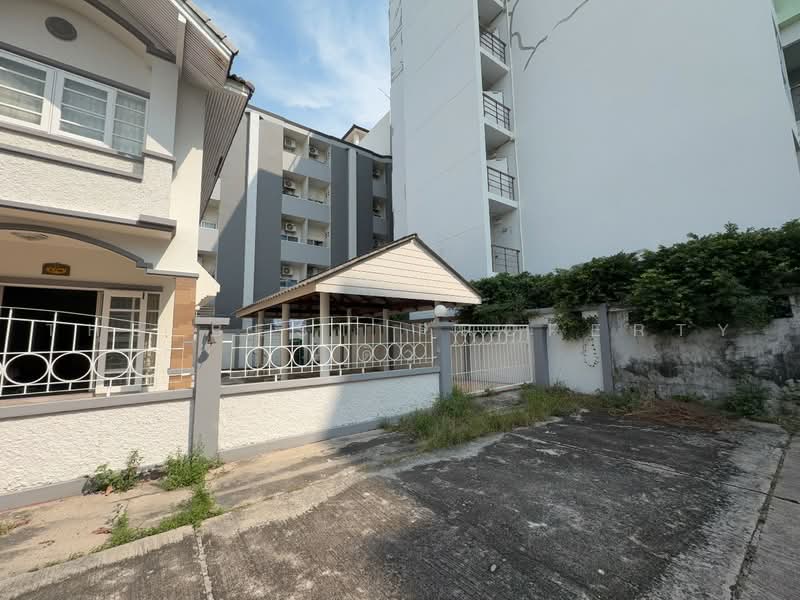 บ้านแฝดแสนสุข ชลบุรี, Chon Buri (Pattaya), Saen Suk, Muang Chon Buri, Chon Buri (Pattaya), 2 Bedrooms, 150 sqm, Semi-Detached House (Twin House) For Sale, by The Best Property ดิว, 500495892 - DDproperty.com