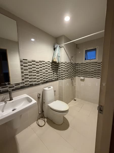 The Exclusive Pattanakarn 44, Bangkok, Soi Phatthanakan 44, Phatthanakan Road, Suan Luang, Bangkok, 3 Bedrooms, 160 sqm, Townhouse For Rent, by Sunitra Sachdev, 500495921 - DDproperty.com
