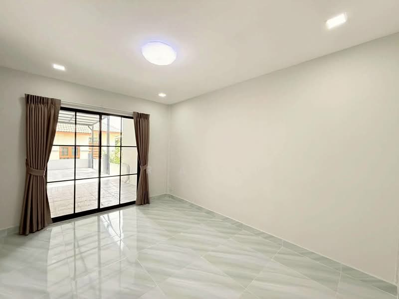 Poonsin Thani 1, Bangkok, Khlong Song Ton Nun, Lat Krabang, Bangkok, 3 Bedrooms, 100 sqm, Townhouse For Sale, by NR AGENT, 500495977 - DDproperty.com
