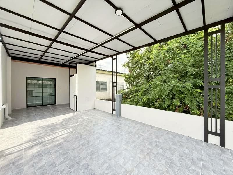 Poonsin Thani 1, Bangkok, Khlong Song Ton Nun, Lat Krabang, Bangkok, 3 Bedrooms, 100 sqm, Townhouse For Sale, by NR AGENT, 500495977 - DDproperty.com