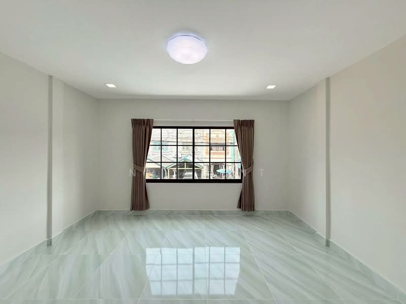 Poonsin Thani 1, Bangkok, Khlong Song Ton Nun, Lat Krabang, Bangkok, 3 Bedrooms, 100 sqm, Townhouse For Sale, by NR AGENT, 500495977 - DDproperty.com