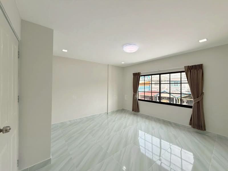 Poonsin Thani 1, Bangkok, Khlong Song Ton Nun, Lat Krabang, Bangkok, 3 Bedrooms, 100 sqm, Townhouse For Sale, by NR AGENT, 500495977 - DDproperty.com