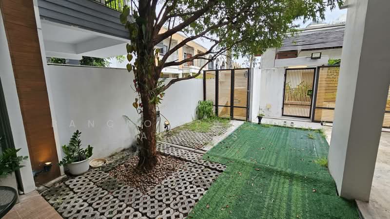 Townhouse in Ekkamai 12, Bangkok, Khlong Tan Nua, Watthana, Bangkok, 2 Bedrooms, 176 sqm, Townhouse For Rent, by BANGKOK PROPERTY AGENTS, 500495991 - DDproperty.com