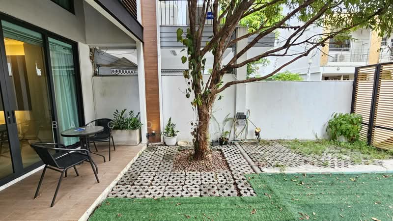 Townhouse in Ekkamai 12, Bangkok, Khlong Tan Nua, Watthana, Bangkok, 2 Bedrooms, 176 sqm, Townhouse For Rent, by BANGKOK PROPERTY AGENTS, 500495991 - DDproperty.com