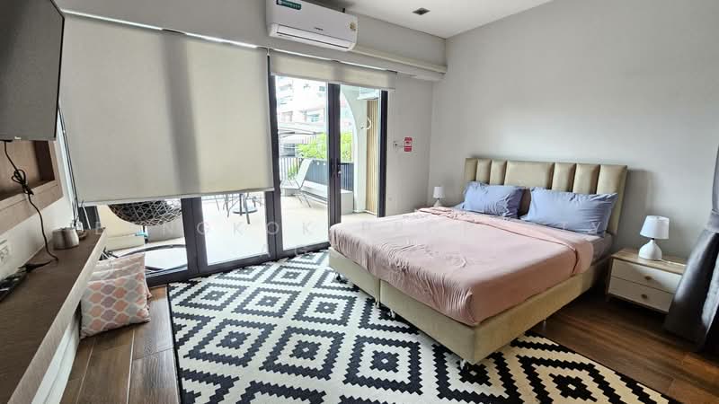 Townhouse in Ekkamai 12, Bangkok, Khlong Tan Nua, Watthana, Bangkok, 2 Bedrooms, 176 sqm, Townhouse For Rent, by BANGKOK PROPERTY AGENTS, 500495991 - DDproperty.com