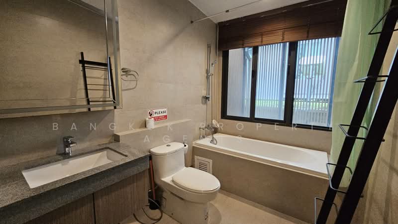 Townhouse in Ekkamai 12, Bangkok, Khlong Tan Nua, Watthana, Bangkok, 2 Bedrooms, 176 sqm, Townhouse For Rent, by BANGKOK PROPERTY AGENTS, 500495991 - DDproperty.com