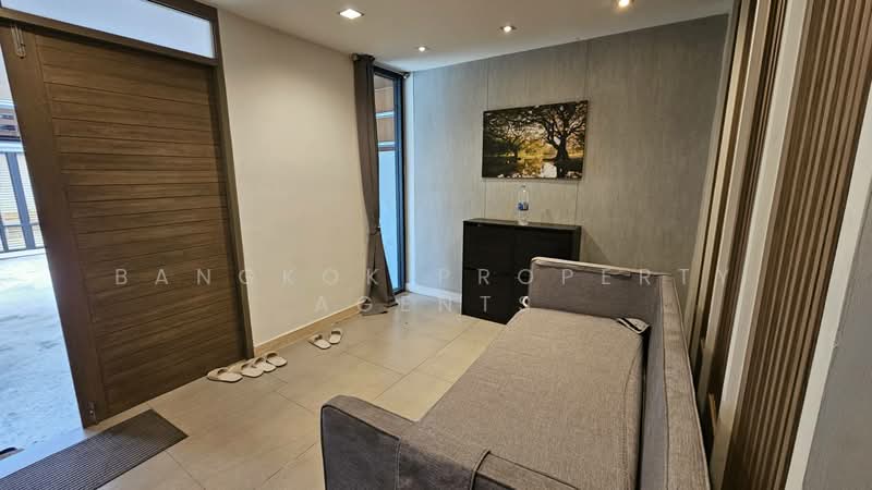 Townhouse in Ekkamai 12, Bangkok, Khlong Tan Nua, Watthana, Bangkok, 2 Bedrooms, 176 sqm, Townhouse For Rent, by BANGKOK PROPERTY AGENTS, 500495991 - DDproperty.com