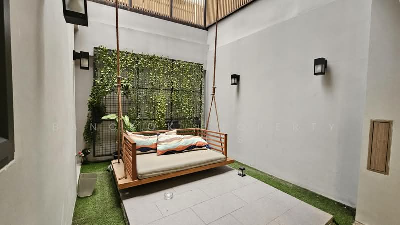 Townhouse in Ekkamai 12, Bangkok, Khlong Tan Nua, Watthana, Bangkok, 2 Bedrooms, 176 sqm, Townhouse For Rent, by BANGKOK PROPERTY AGENTS, 500495991 - DDproperty.com
