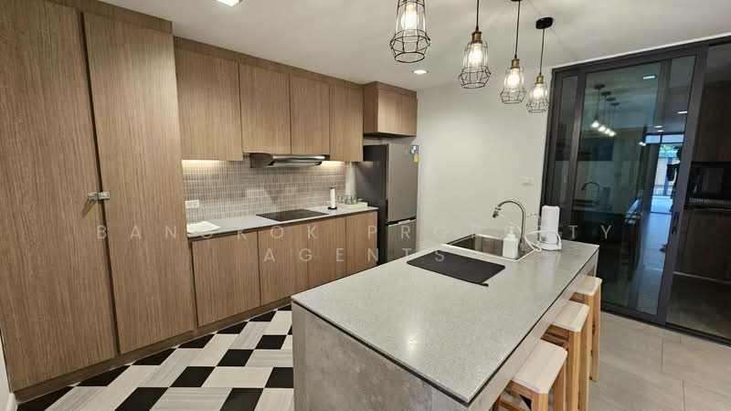 Townhouse in Ekkamai 12, Bangkok, Khlong Tan Nua, Watthana, Bangkok, 2 Bedrooms, 176 sqm, Townhouse For Rent, by BANGKOK PROPERTY AGENTS, 500495991 - DDproperty.com