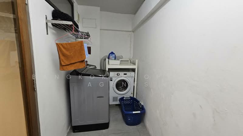 Townhouse in Ekkamai 12, Bangkok, Khlong Tan Nua, Watthana, Bangkok, 2 Bedrooms, 176 sqm, Townhouse For Rent, by BANGKOK PROPERTY AGENTS, 500495991 - DDproperty.com