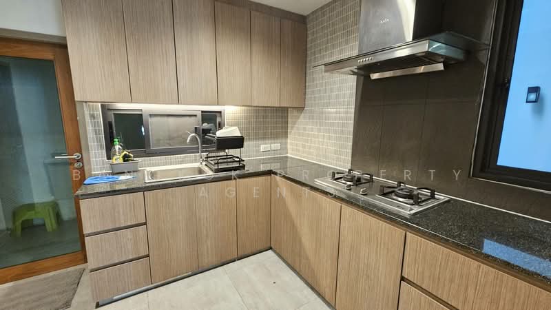 Townhouse in Ekkamai 12, Bangkok, Khlong Tan Nua, Watthana, Bangkok, 2 Bedrooms, 176 sqm, Townhouse For Rent, by BANGKOK PROPERTY AGENTS, 500495991 - DDproperty.com