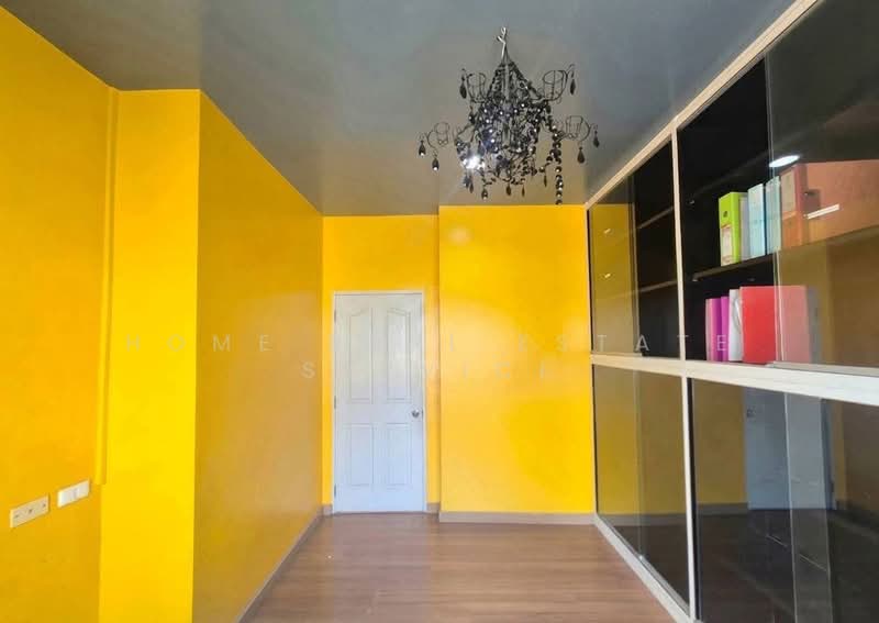 Baan Klang Muang The Royal Monaco Srinakarin-Pattanakarn, Bangkok, Rama 9 Road, Soi 43, Suan Luang, Bangkok, 3 Bedrooms, 200 sqm, Townhouse For Sale, by HOME Real Estate Service, 500496102 - DDproperty.com