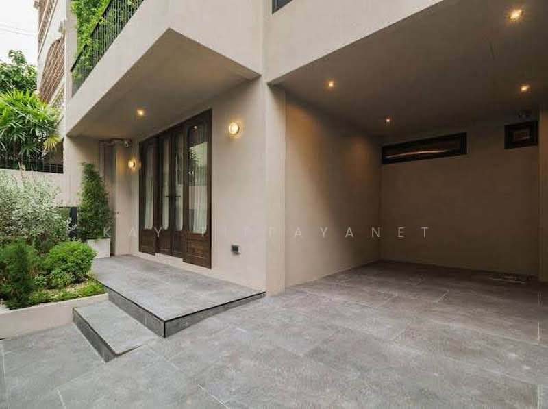 House in soi sukhumvit 71, Bangkok, Phra Kanong Nua, Watthana, Bangkok, 5 Bedrooms, 325 sqm, Townhouse For Sale, by Kay Tippayanet, 500496136 - DDproperty.com