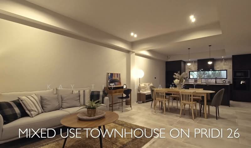House in soi sukhumvit 71, Bangkok, Phra Kanong Nua, Watthana, Bangkok, 5 Bedrooms, 325 sqm, Townhouse For Sale, by Kay Tippayanet, 500496136 - DDproperty.com