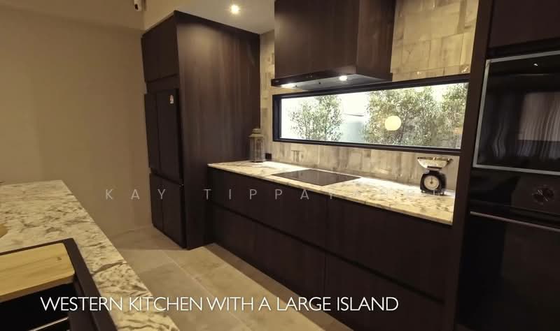 House in soi sukhumvit 71, Bangkok, Phra Kanong Nua, Watthana, Bangkok, 5 Bedrooms, 325 sqm, Townhouse For Sale, by Kay Tippayanet, 500496136 - DDproperty.com
