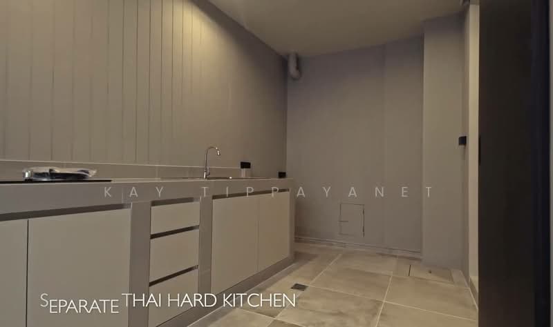 House in soi sukhumvit 71, Bangkok, Phra Kanong Nua, Watthana, Bangkok, 5 Bedrooms, 325 sqm, Townhouse For Sale, by Kay Tippayanet, 500496136 - DDproperty.com