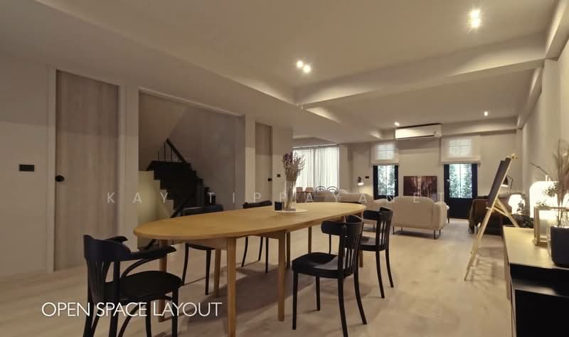 House in soi sukhumvit 71, Bangkok, Phra Kanong Nua, Watthana, Bangkok, 5 Bedrooms, 325 sqm, Townhouse For Sale, by Kay Tippayanet, 500496136 - DDproperty.com
