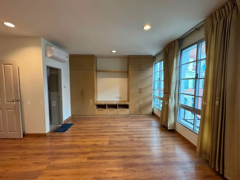 Baan Klang Krung Sathorn-Narathiwas, Bangkok, 599 Nonsi Road, Chong Nonsi, Yan Nawa, Bangkok, 4 Bedrooms, 320 sqm, Townhouse For Rent, by ทศวัฏฏ์ วิเศษสัมมาพันธ์, 500496281 - DDproperty.com