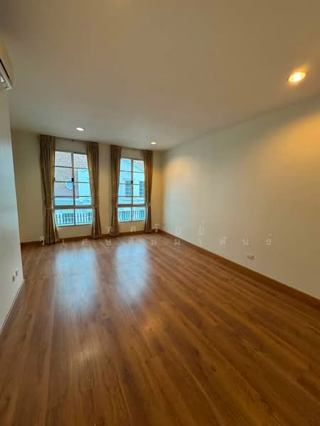 Baan Klang Krung Sathorn-Narathiwas, Bangkok, 599 Nonsi Road, Chong Nonsi, Yan Nawa, Bangkok, 4 Bedrooms, 320 sqm, Townhouse For Rent, by ทศวัฏฏ์ วิเศษสัมมาพันธ์, 500496281 - DDproperty.com