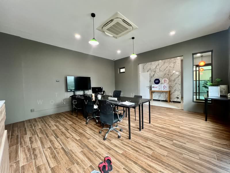 Patio Ratchayothin, Bangkok, Phahonyothin 32, Chan Kasem, Chatuchak, Bangkok, 3 Bedrooms, 263 sqm, Townhouse For Sale, by Thananthorn Wongvarnkaseam, 500496285 - DDproperty.com