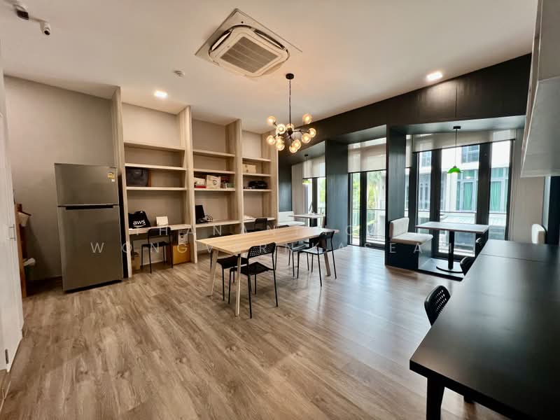 Patio Ratchayothin, Bangkok, Phahonyothin 32, Chan Kasem, Chatuchak, Bangkok, 3 Bedrooms, 263 sqm, Townhouse For Sale, by Thananthorn Wongvarnkaseam, 500496285 - DDproperty.com