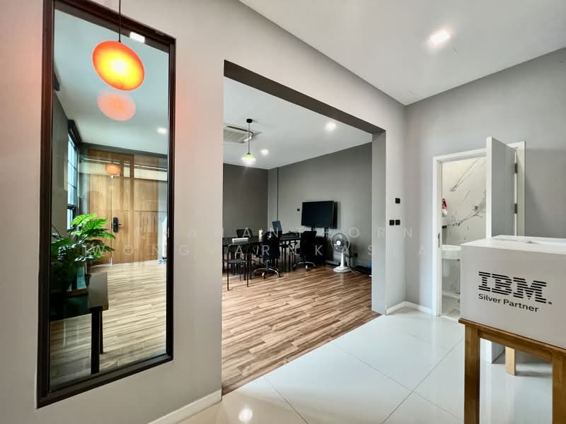 Patio Ratchayothin, Bangkok, Phahonyothin 32, Chan Kasem, Chatuchak, Bangkok, 3 Bedrooms, 263 sqm, Townhouse For Sale, by Thananthorn Wongvarnkaseam, 500496285 - DDproperty.com