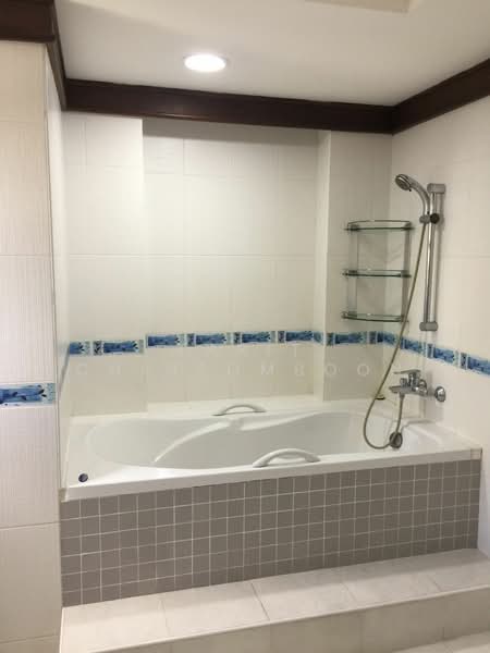 Baan Suanpetch, Bangkok, 18 Soi Sukhumvit 39, Khlong Tan Nua, Watthana, Bangkok, 2 Bedrooms, 135 sqm, Condo For Rent, by Tarit Chinsomboon, 500496382 - DDproperty.com