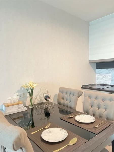 Life Ratchadapisek, Bangkok, 279 Ratchadapisaek Road, Huai Khwang, Bangkok, 2 Bedrooms, 56 sqm, Condo For Rent, by Rosesirin Expert, 500496464 - DDproperty.com
