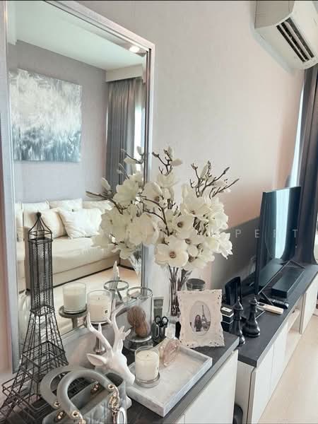 Life Ratchadapisek, Bangkok, 279 Ratchadapisaek Road, Huai Khwang, Bangkok, 2 Bedrooms, 56 sqm, Condo For Rent, by Rosesirin Expert, 500496464 - DDproperty.com