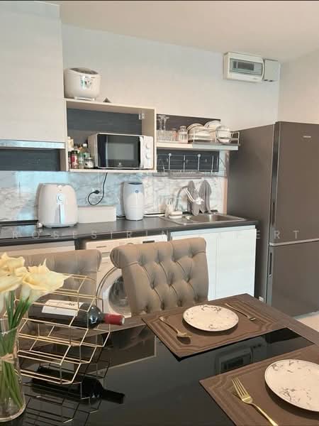 Life Ratchadapisek, Bangkok, 279 Ratchadapisaek Road, Huai Khwang, Bangkok, 2 Bedrooms, 56 sqm, Condo For Rent, by Rosesirin Expert, 500496464 - DDproperty.com