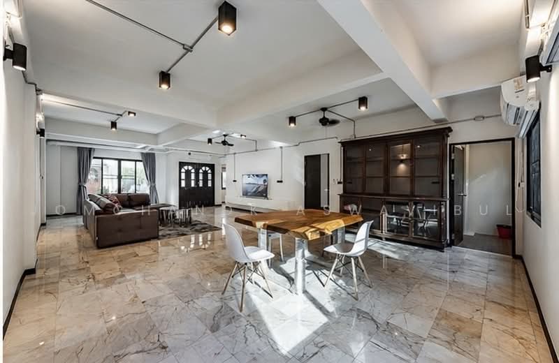 Townhouse Sathorn soi 9, กรุงเทพ, ยานนาวา, สาทร, กรุงเทพ, 450 ตร.ม., ทาวน์เฮ้าส์ ขาย, โดย Jomchanok Aswavibul, 500496605 - DDproperty.com