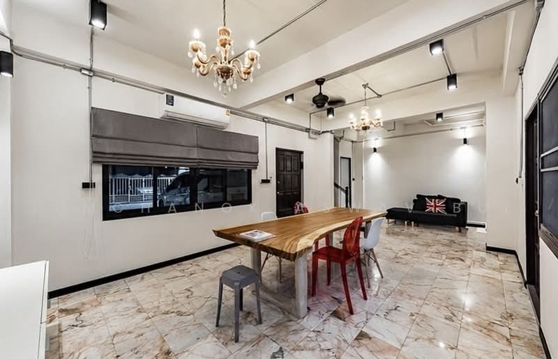 Townhouse Sathorn soi 9, กรุงเทพ, ยานนาวา, สาทร, กรุงเทพ, 450 ตร.ม., ทาวน์เฮ้าส์ ขาย, โดย Jomchanok Aswavibul, 500496605 - DDproperty.com