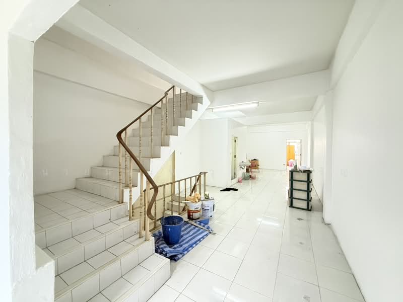 4-Storey Commercial Building for Sale on Ratchaphruek Road, Taling Chan – 25 sq.wah, 288 sq.m, Bangkok, ราชพฤกษ์, Taling Chan, Bangkok, 5 Bedrooms, 288 sqm, Townhouse For Sale, by นายมานพ วุฒฒเจริญ, 500496666 - DDproperty.com