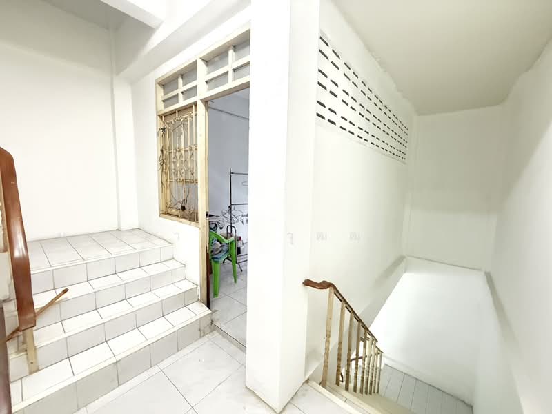 4-Storey Commercial Building for Sale on Ratchaphruek Road, Taling Chan – 25 sq.wah, 288 sq.m, Bangkok, ราชพฤกษ์, Taling Chan, Bangkok, 5 Bedrooms, 288 sqm, Townhouse For Sale, by นายมานพ วุฒฒเจริญ, 500496666 - DDproperty.com