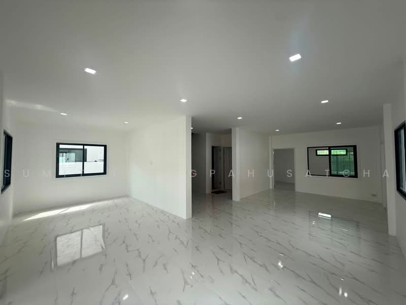 Baan Preecha, Nakhon Pathom, Phutthamonthon Sai 4 Road, Krathum Lom, Sam Phran, Nakhon Pathom, 4 Bedrooms, 200 sqm, Single Detached House For Sale, by Sumit Thongpahusatcha, 500496765 - DDproperty.com