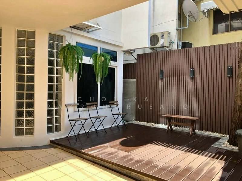 4-BR Semi-detached House, Bangkok, Bang Kapi, Huai Khwang, Bangkok, 4 Bedrooms, 430 sqm, Semi-Detached House (Twin House) For Rent, by Chotika Rakrungrueang, 500496818 - DDproperty.com