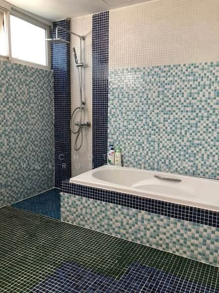 4-BR Semi-detached House, Bangkok, Bang Kapi, Huai Khwang, Bangkok, 4 Bedrooms, 430 sqm, Semi-Detached House (Twin House) For Rent, by Chotika Rakrungrueang, 500496818 - DDproperty.com