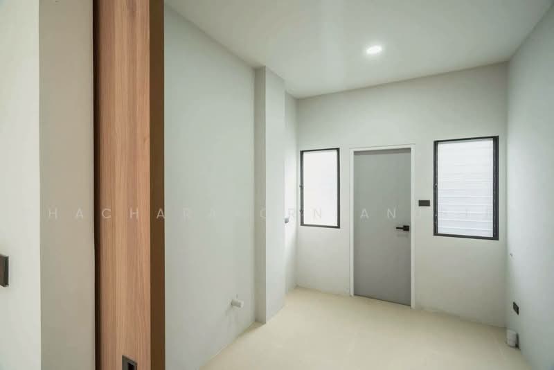 undefined, Bangkok, Khlong Song Ton Nun, Lat Krabang, Bangkok, 4 Bedrooms, 400 sqm, Single Detached House For Sale, by Phacharakorn Anusiri, 500496825 - DDproperty.com