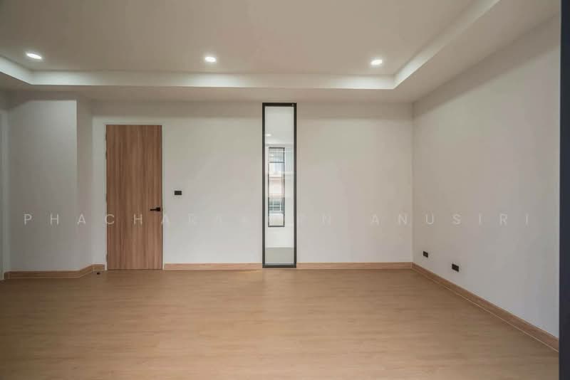 undefined, Bangkok, Khlong Song Ton Nun, Lat Krabang, Bangkok, 4 Bedrooms, 400 sqm, Single Detached House For Sale, by Phacharakorn Anusiri, 500496825 - DDproperty.com