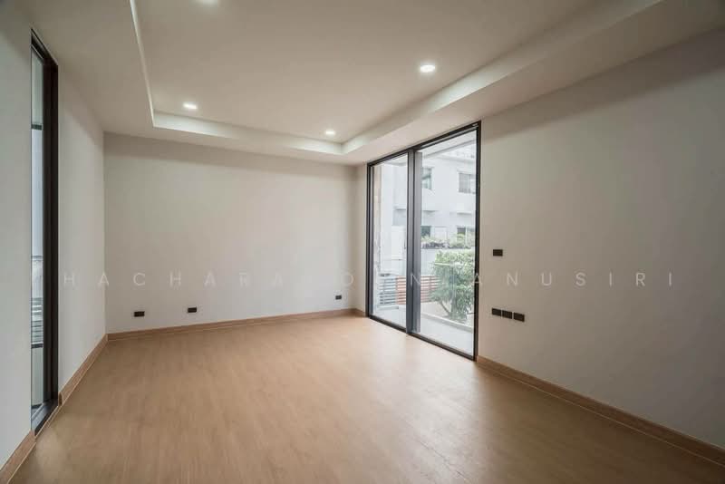 undefined, Bangkok, Khlong Song Ton Nun, Lat Krabang, Bangkok, 4 Bedrooms, 400 sqm, Single Detached House For Sale, by Phacharakorn Anusiri, 500496825 - DDproperty.com